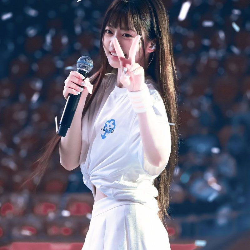 ILLIT GLITTERDAY T SHIRT 100% COTTON